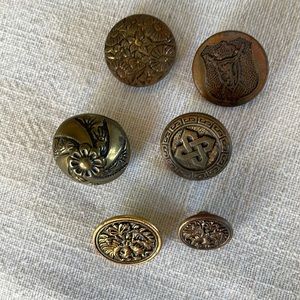 Lot of 6 antique/vintage brass buttons